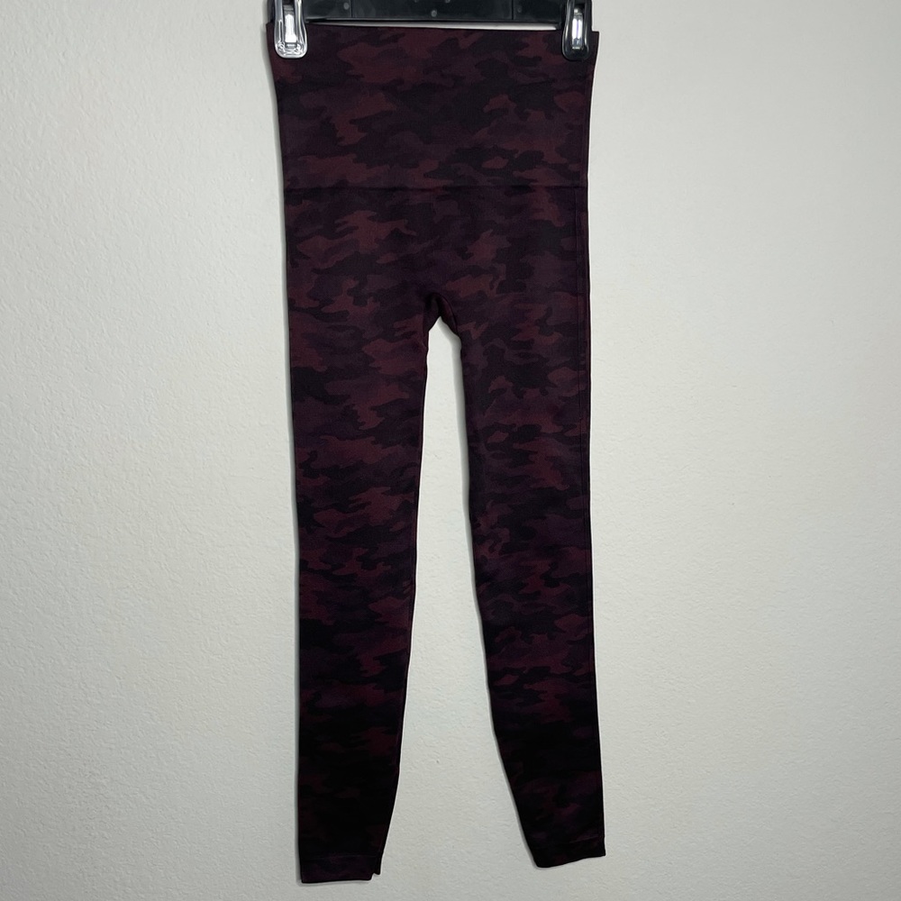CLEARANCE✨ Spanx Burgundy Camo Seamless Leggings M - Picture 2 of 3